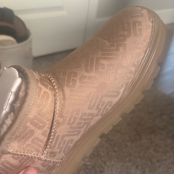 UGG Mini Patterned Ankle Boots - Picture 3 of 4